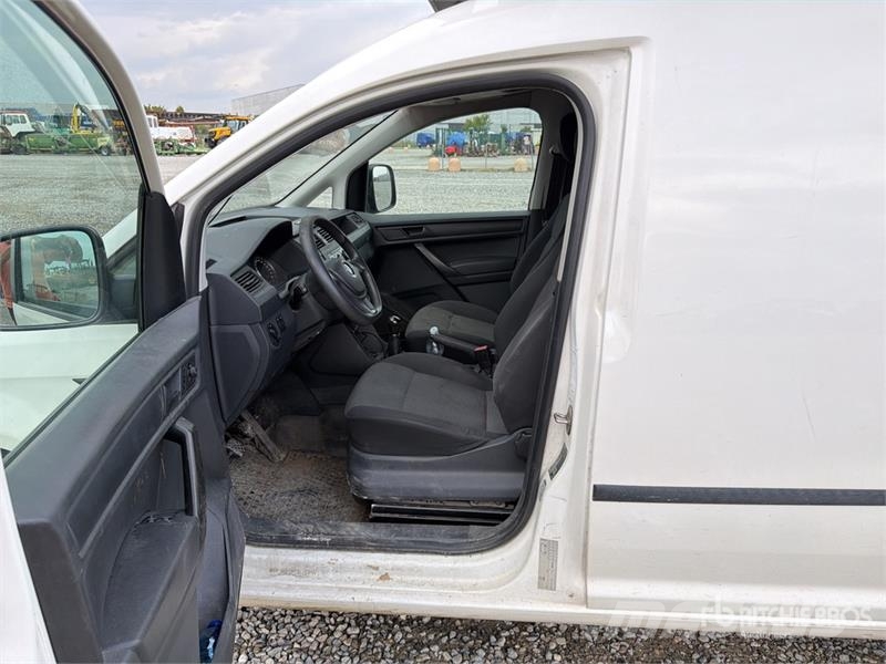 Volkswagen Caddy 2.0 TDI 122CV EURO6 4X4 Cargo Van شاحنة مقفلة