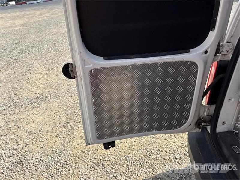 Volkswagen Caddy 2.0 TDI 122CV EURO6 4X4 Cargo Van شاحنة مقفلة