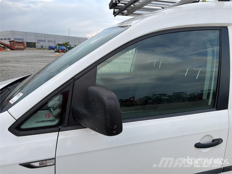 Volkswagen Caddy 2.0 TDI 122CV EURO6 4X4 Cargo Van شاحنة مقفلة