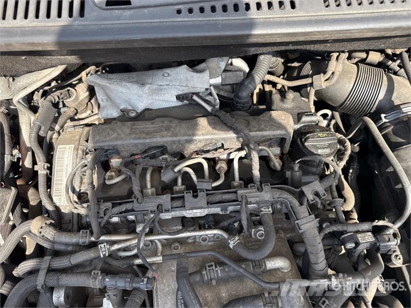 Volkswagen Caddy 2.0 TDI 122CV EURO6 4X4 Cargo Van شاحنة مقفلة