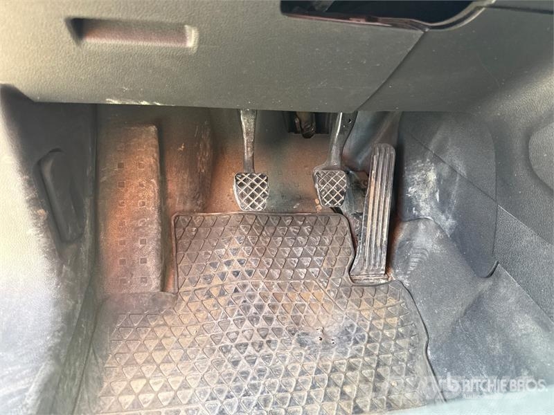 Volkswagen Caddy 2.0 TDI 122CV EURO6 4X4 Cargo Van شاحنة مقفلة