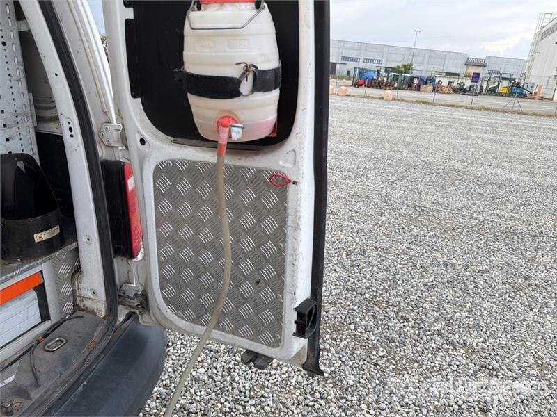 Volkswagen Caddy 2.0 TDI 122CV EURO6 4X4 Cargo Van شاحنة مقفلة