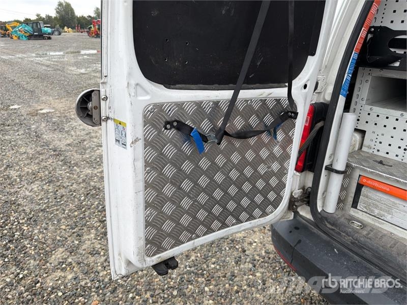 Volkswagen Caddy 2.0 TDI 122CV EURO6 4X4 Cargo Van شاحنة مقفلة