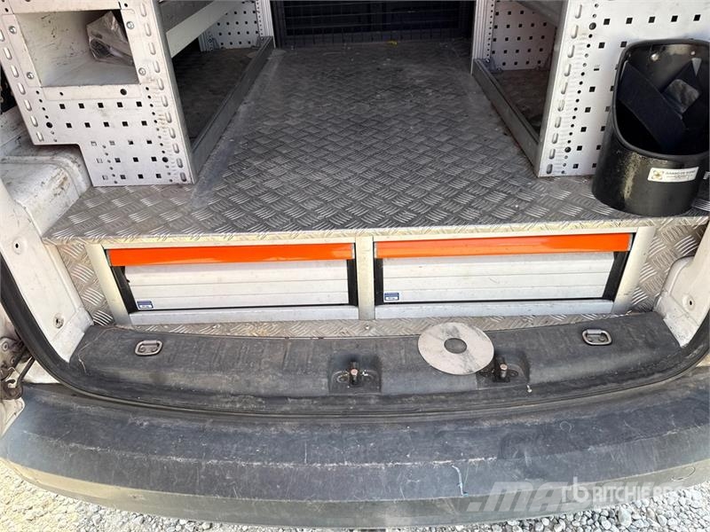 Volkswagen Caddy 2.0 TDI 122CV EURO6 4X4 Cargo Van شاحنة مقفلة