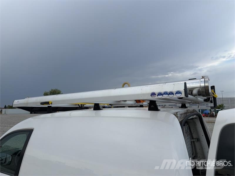 Volkswagen Caddy 2.0 TDI 122CV EURO6 4X4 Cargo Van شاحنة مقفلة