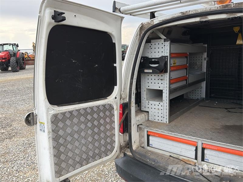 Volkswagen Caddy 2.0 TDI 122CV EURO6 4X4 Cargo Van شاحنة مقفلة