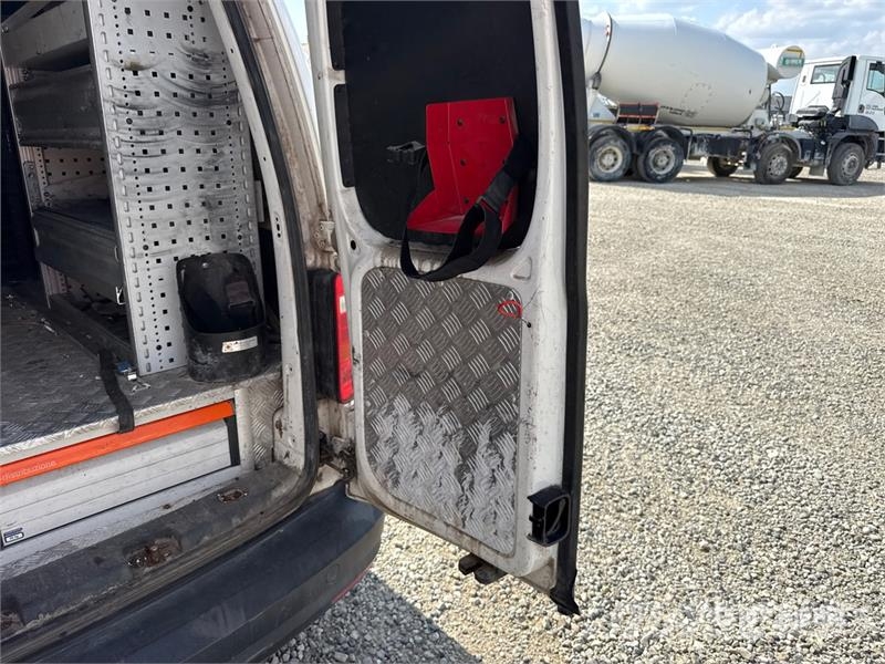 Volkswagen Caddy 2.0 TDI 122CV EURO6 4X4 Cargo Van شاحنة مقفلة