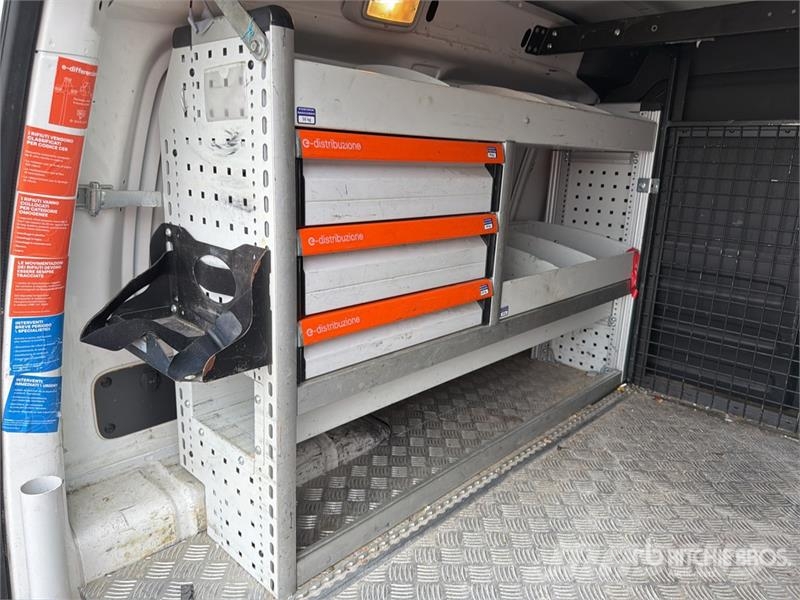 Volkswagen Caddy 2.0 TDI 122CV EURO6 4X4 Cargo Van شاحنة مقفلة