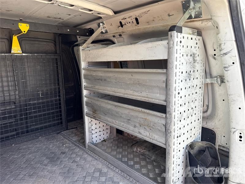 Volkswagen Caddy 2.0 TDI 122CV EURO6 4X4 Cargo Van شاحنة مقفلة