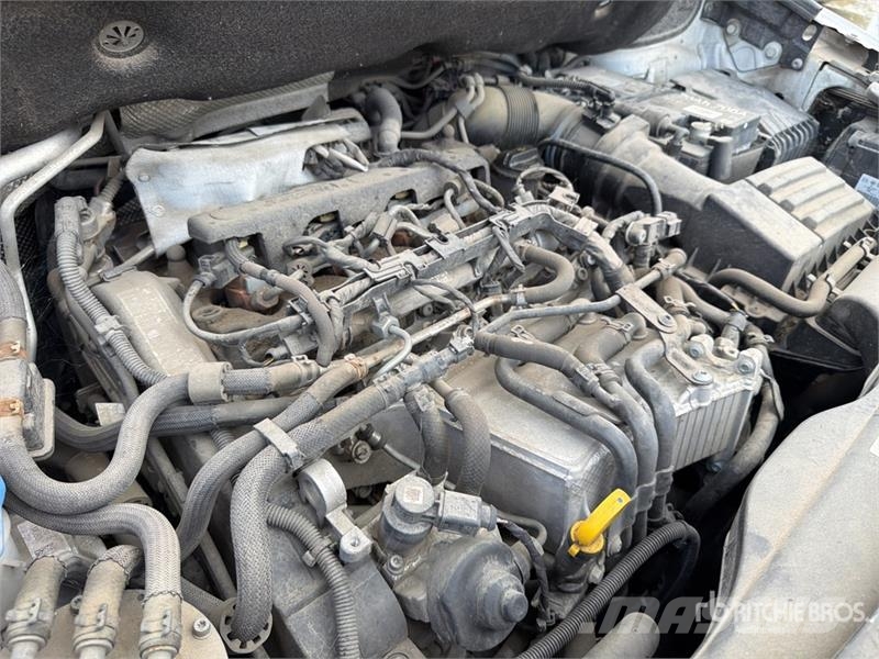 Volkswagen Caddy 2.0 TDI 122CV EURO6 4X4 Cargo Van شاحنة مقفلة