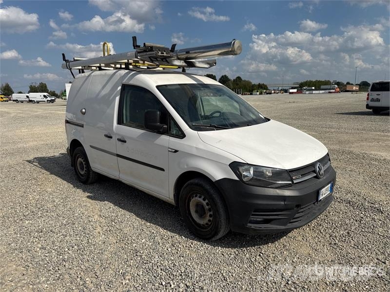 Volkswagen Caddy 2.0 TDI 122CV EURO6 4X4 Cargo Van شاحنة مقفلة