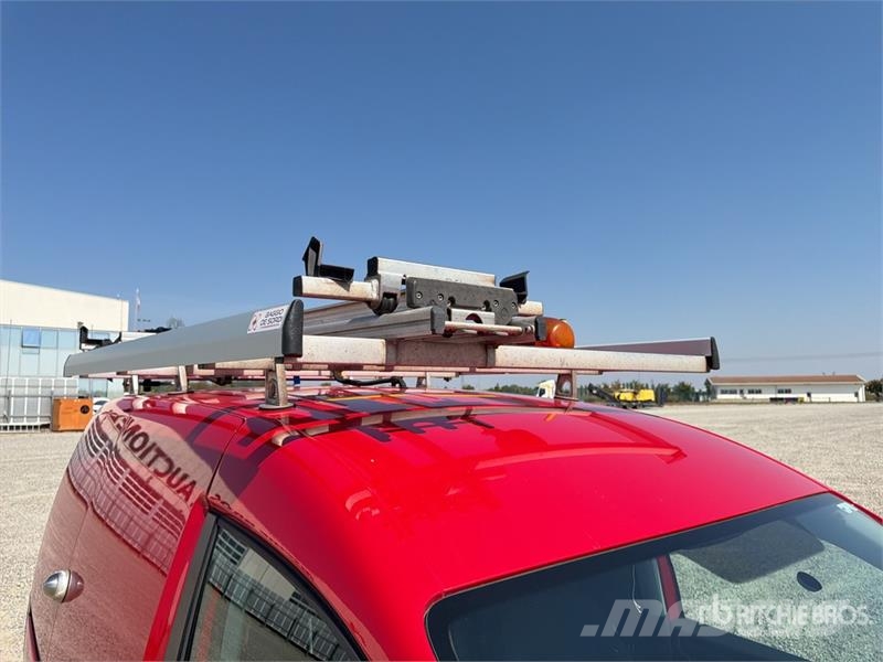 Volkswagen Caddy 4x4 Euro 6 Cargo Van Furgone chiuso