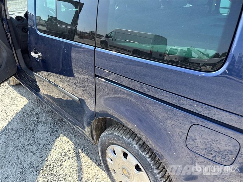 Volkswagen Caddy Cargo Van Lieferwagen