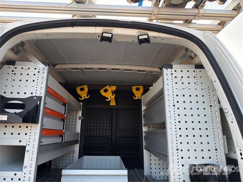 Volkswagen Caddy Cargo Van Panel vans