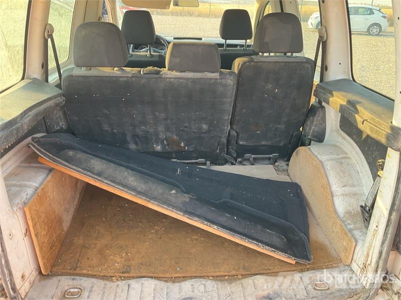 Volkswagen Caddy TDI 5 Passenger Van Panel vans