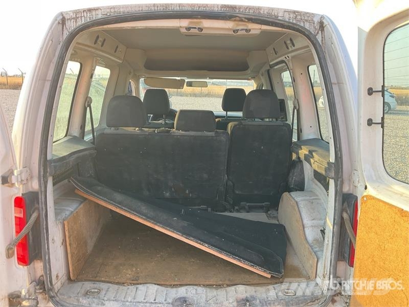 Volkswagen Caddy TDI 5 Passenger Van Panel vans