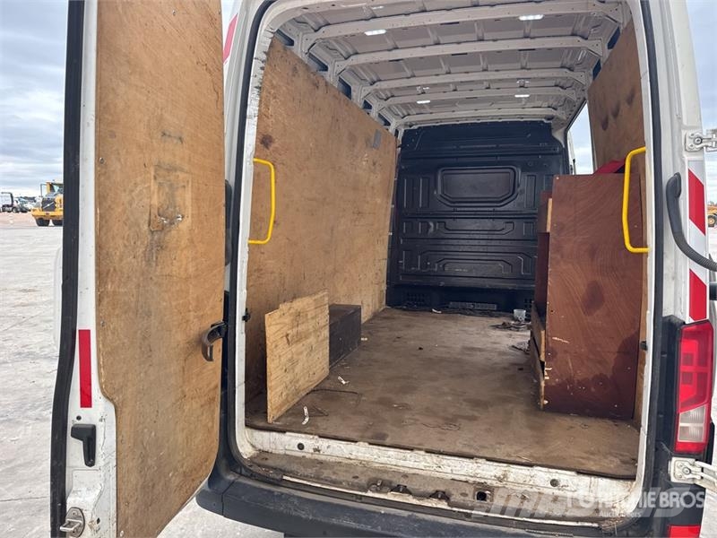 Volkswagen Crafter 4 Motion Vehicule Utilitaire Cargo Van Panel vans