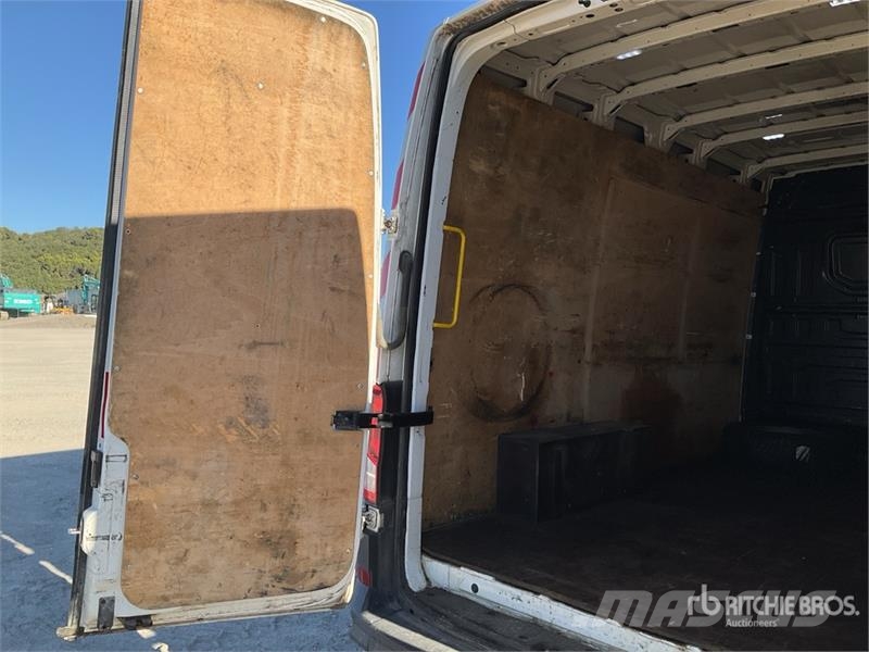 Volkswagen Crafter Vehicule Utilitaire Cargo Van Pakettiautot