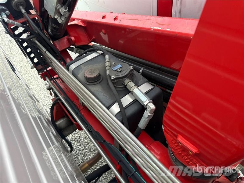 Volkswagen F32A.0.23 on Volkswagen Crafter Flatbed Truck with Camion plateau ridelle avec grue