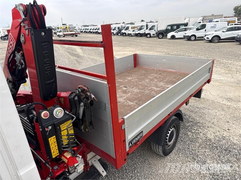 Volkswagen F32A.0.23 on Volkswagen Crafter Flatbed Truck with Camion plateau ridelle avec grue