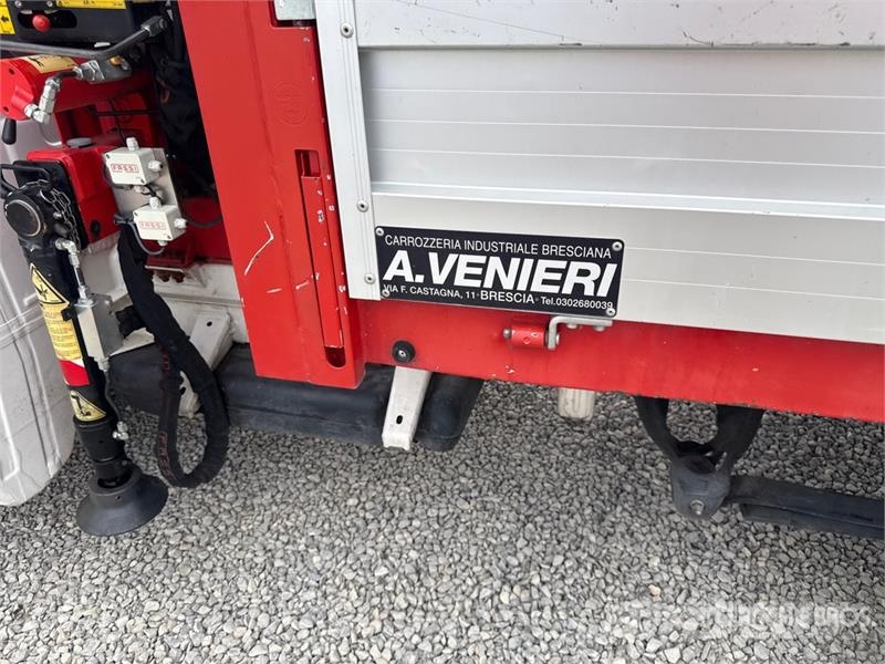 Volkswagen F32A.0.23 on Volkswagen Crafter Flatbed Truck with Camion plateau ridelle avec grue