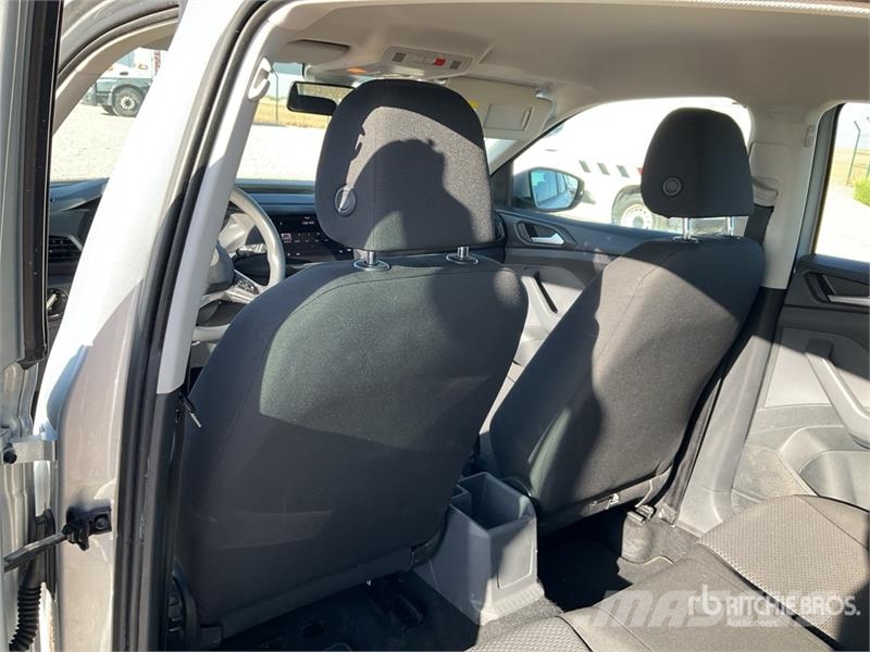 Volkswagen T-Cross SUV Carros