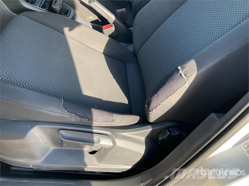 Volkswagen T-Cross SUV Carros