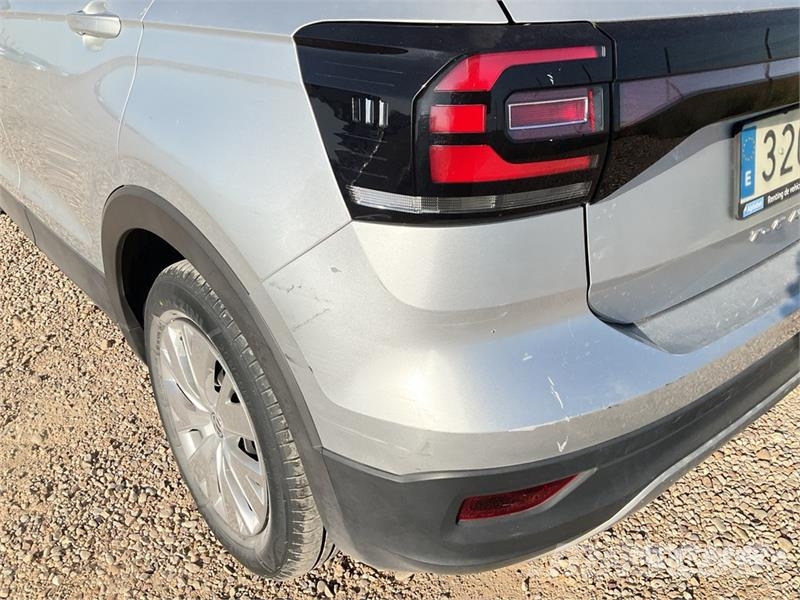 Volkswagen T-Cross SUV Carros