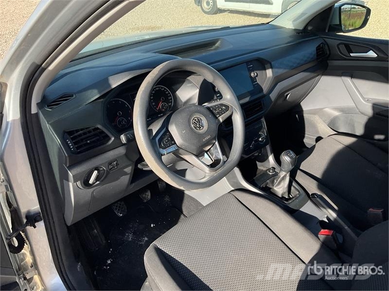 Volkswagen T-Cross SUV Carros