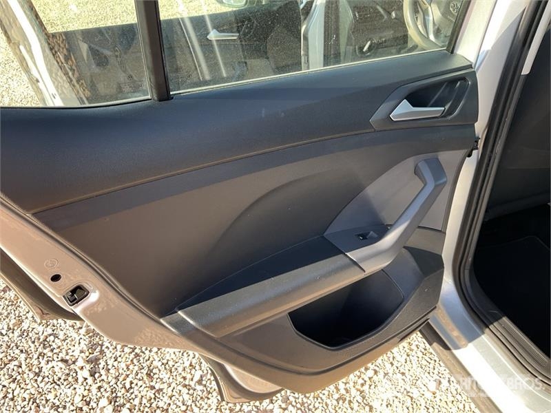 Volkswagen T-Cross SUV Carros
