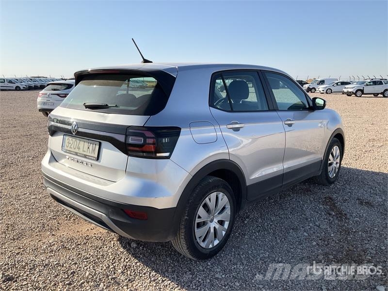 Volkswagen T-Cross SUV Carros