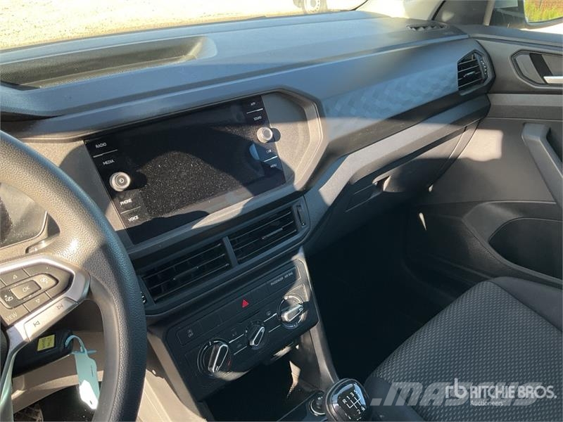 Volkswagen T-Cross SUV Carros