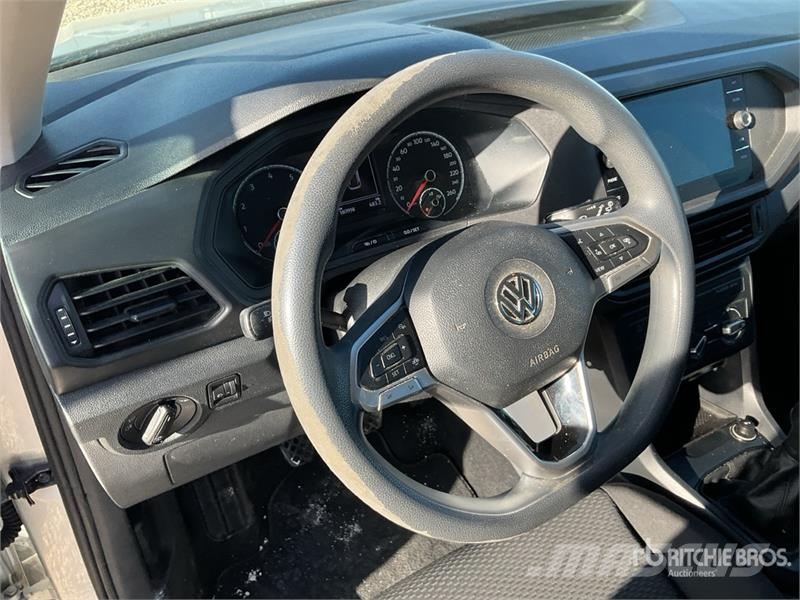 Volkswagen T-Cross SUV Carros