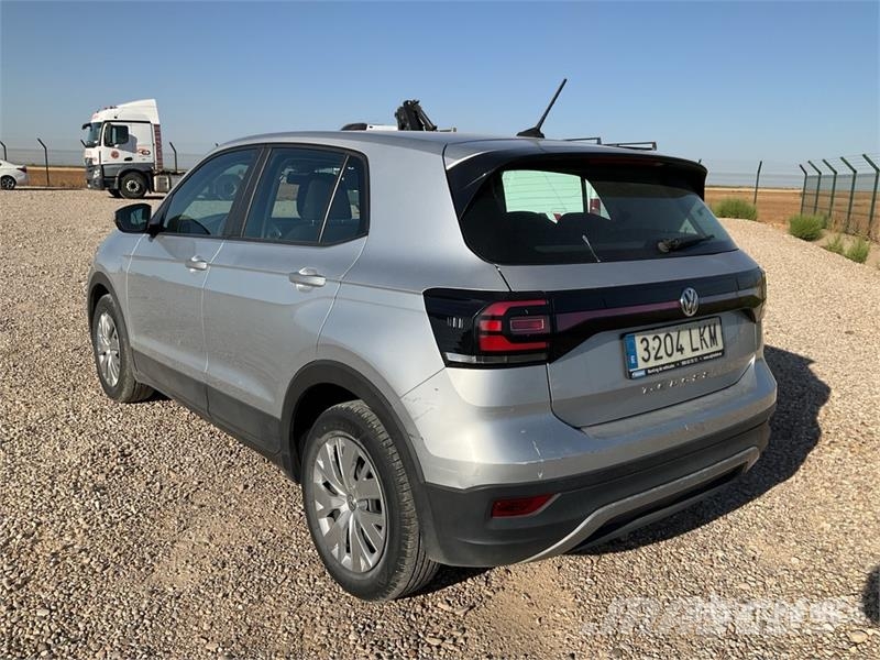 Volkswagen T-Cross SUV Carros