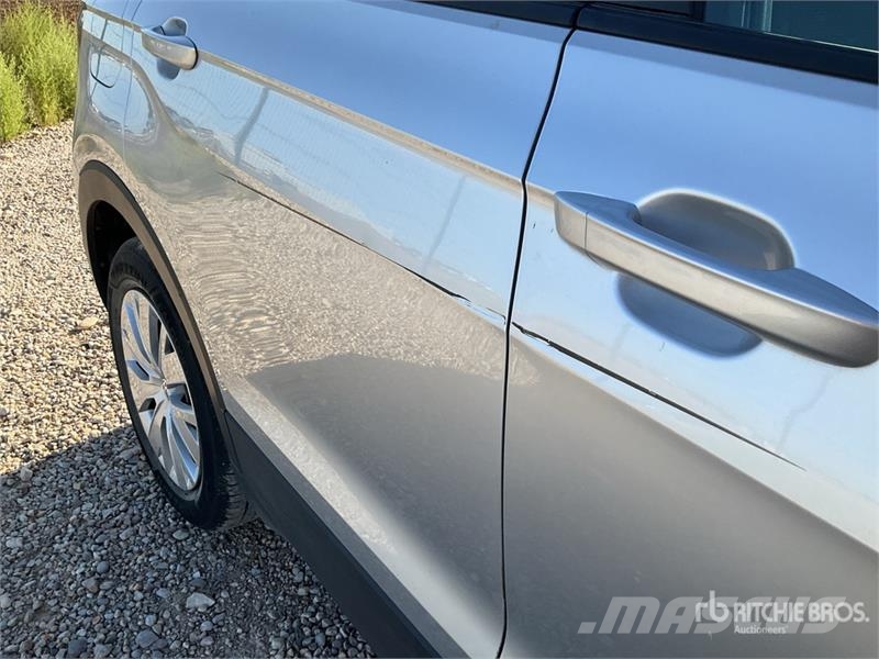 Volkswagen T-Cross SUV Carros