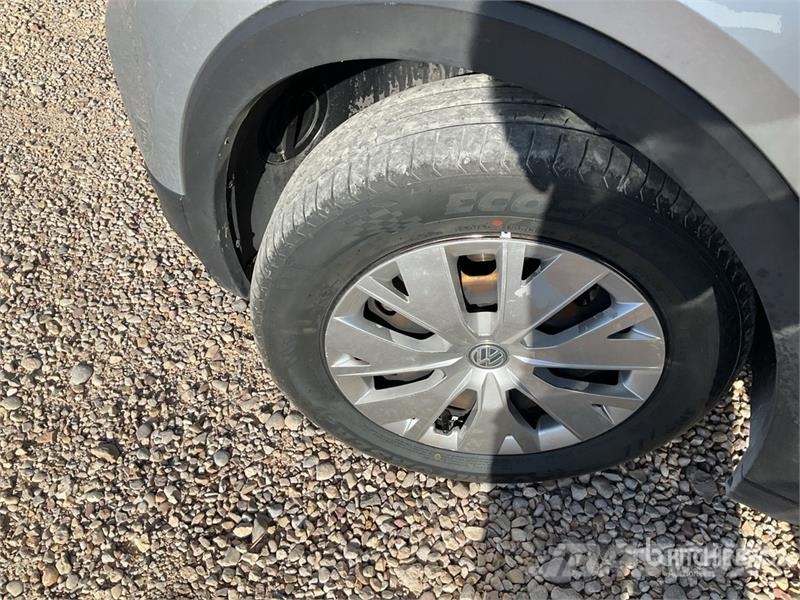 Volkswagen T-Cross SUV Carros
