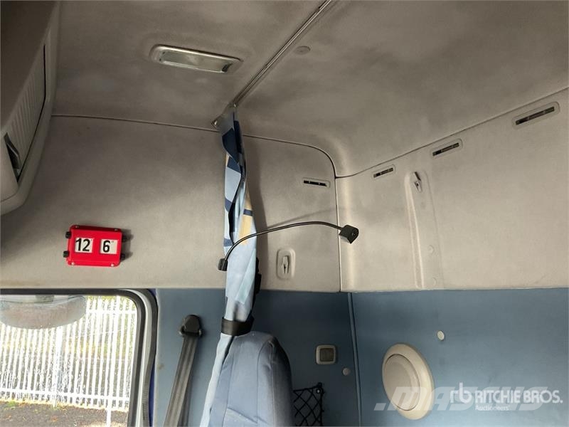 Volvo 440HP Sweeper Truck Прибиральні машини