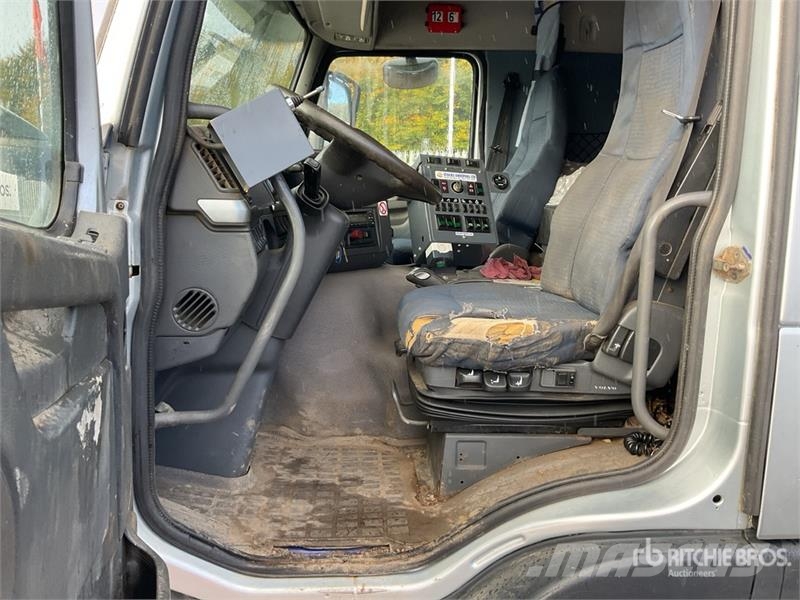Volvo 440HP Sweeper Truck Прибиральні машини