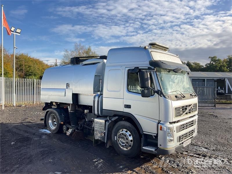 Volvo 440HP Sweeper Truck Прибиральні машини