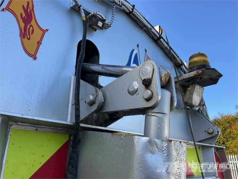 Volvo 440HP Sweeper Truck Прибиральні машини