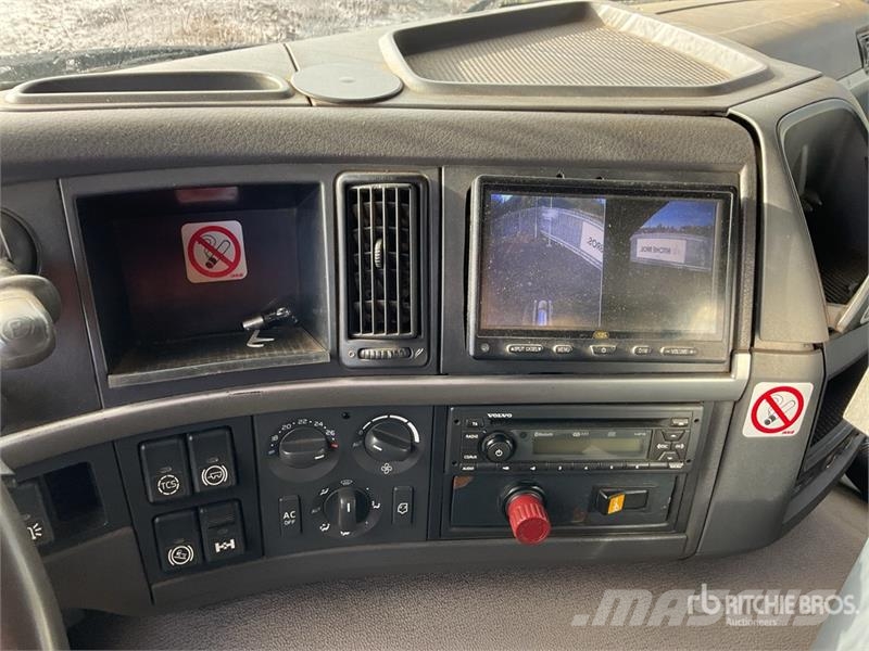 Volvo 440HP Sweeper Truck Прибиральні машини