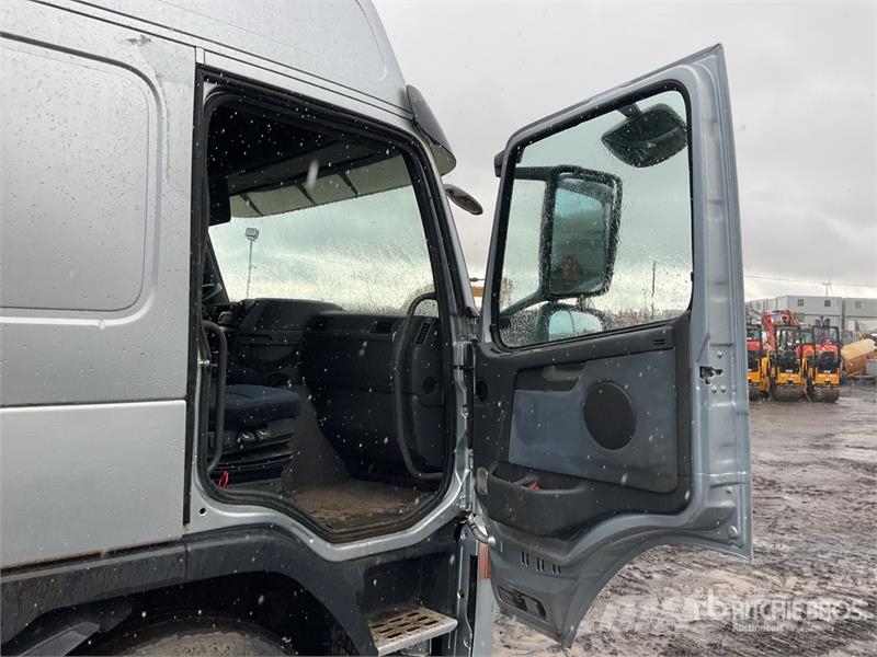Volvo 440HP Sweeper Truck Прибиральні машини