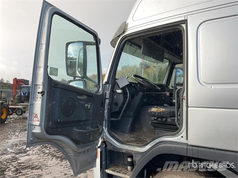Volvo 440HP Sweeper Truck Прибиральні машини