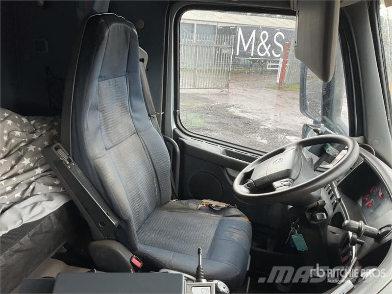 Volvo 440HP Sweeper Truck Прибиральні машини