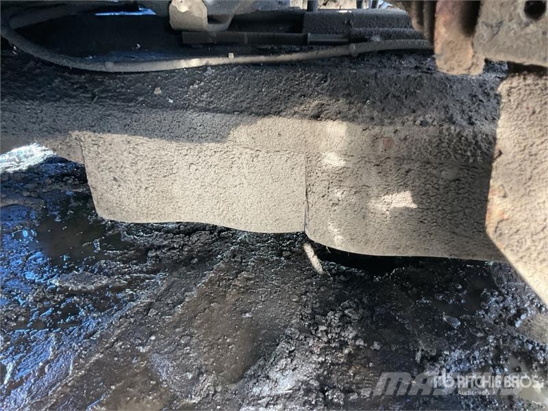 Volvo 440HP Sweeper Truck Прибиральні машини