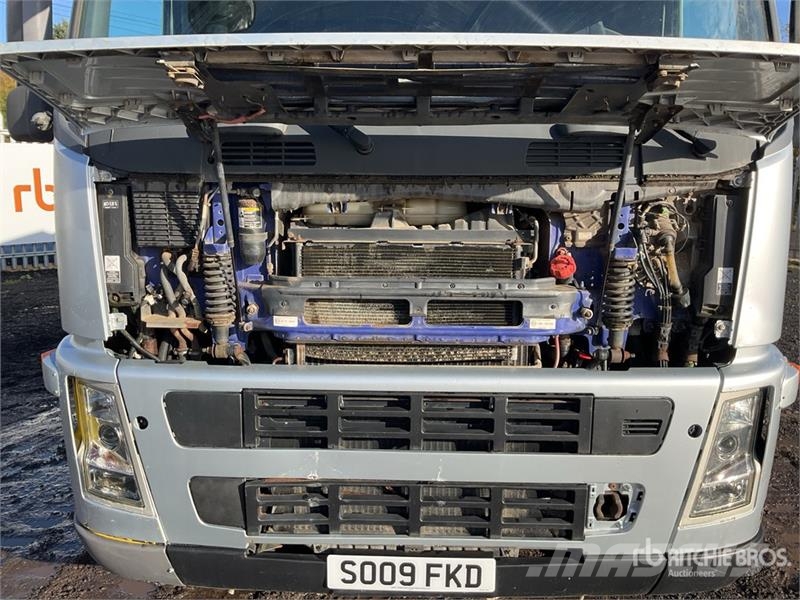 Volvo 440HP Sweeper Truck Прибиральні машини