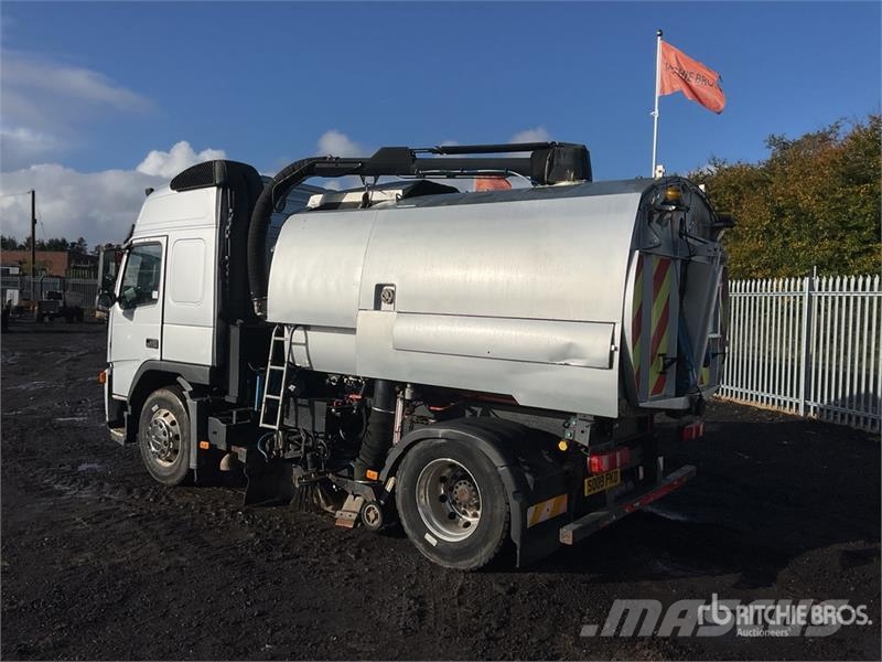 Volvo 440HP Sweeper Truck Прибиральні машини