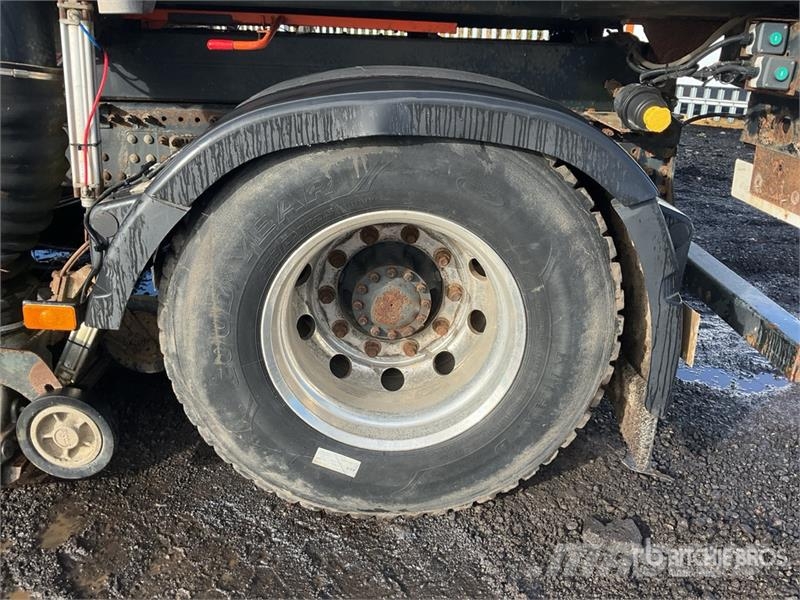 Volvo 440HP Sweeper Truck Прибиральні машини