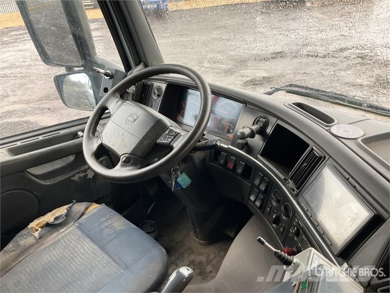 Volvo 440HP Sweeper Truck Прибиральні машини