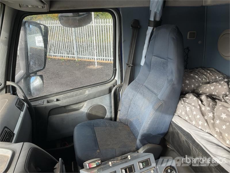 Volvo 440HP Sweeper Truck Прибиральні машини